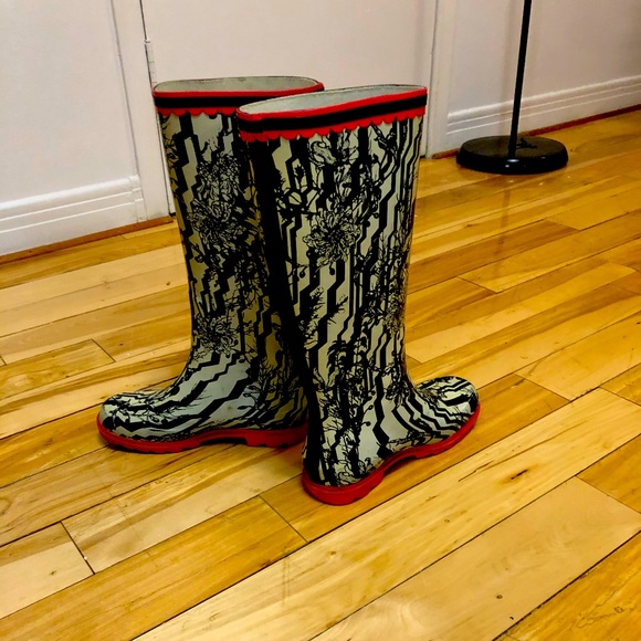 rain boots🙃